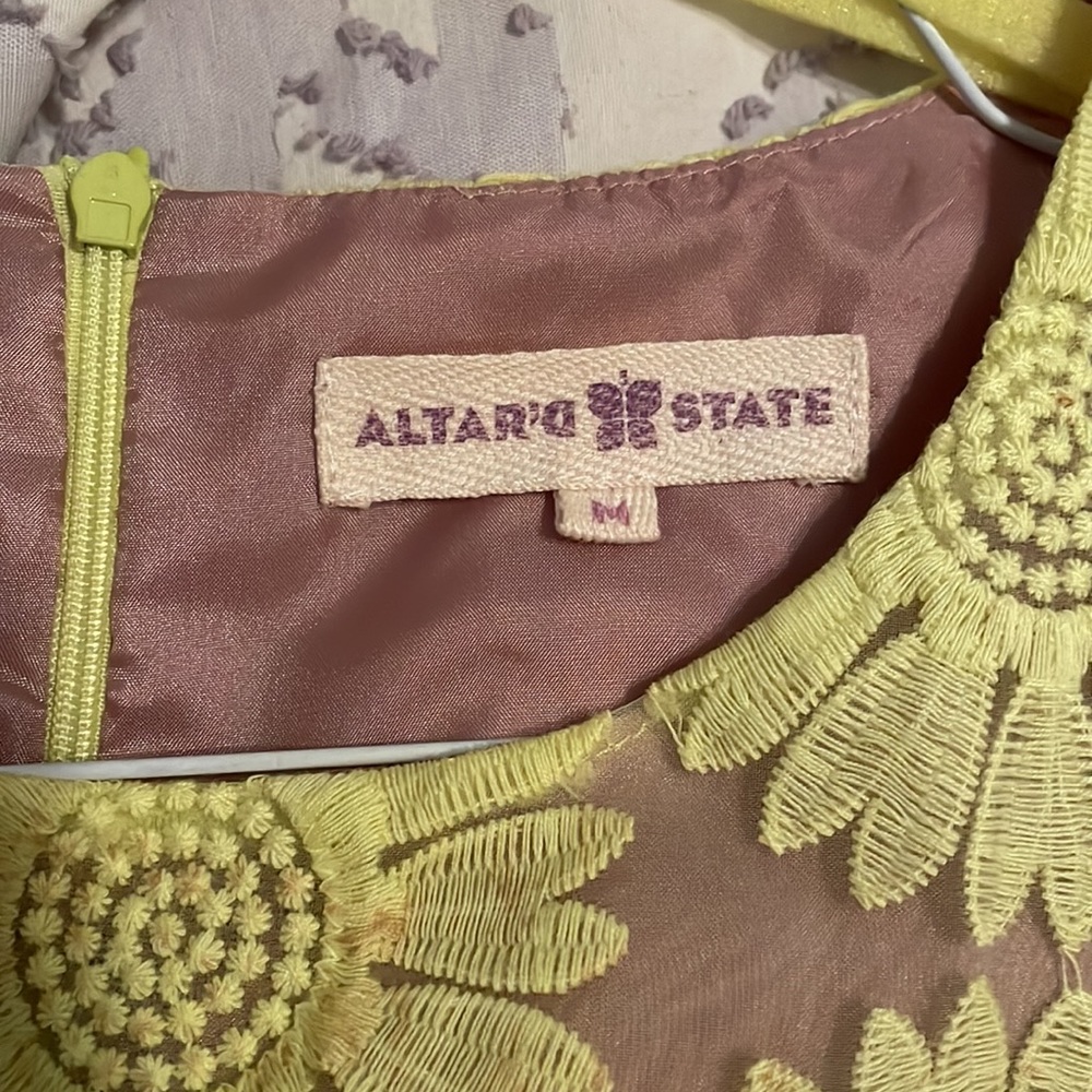 Cute yellow sunflower dress! - Picture 2 of 4